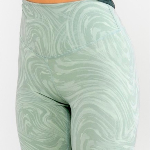🌿5/$25 Old Navy Green Marble Leggings - Picture 3 of 9